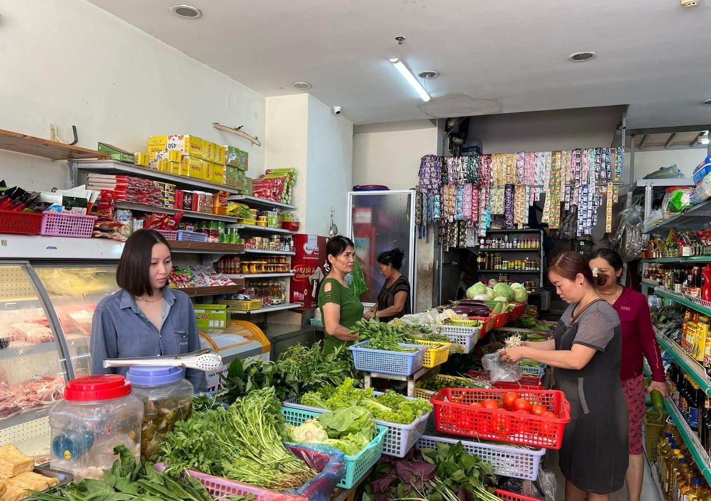 Bạn nên bố trí tiệm hợp phong thủy để thu hút năng lượng tích cực và tạo thiện cảm khách hàng